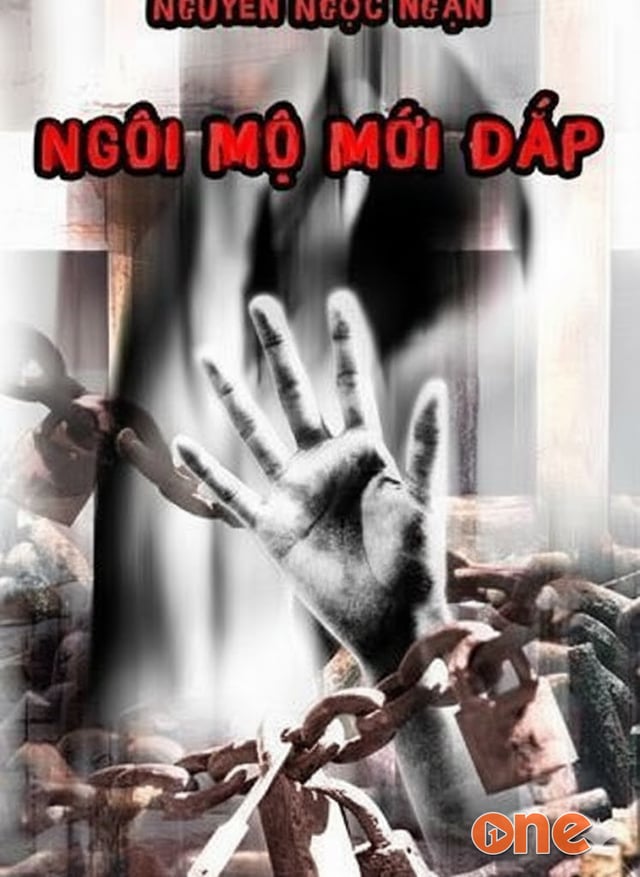 Ngôi mộ mới đắp